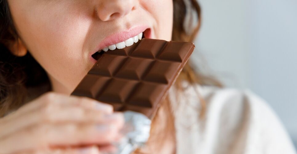 Chocolate linked to modest reduction in all-cause and cause-specific mortality in women